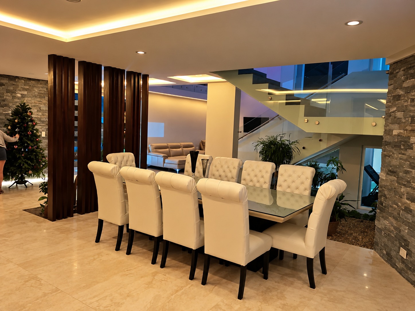 Sala, comedor y cocina — Miradora King Villa
