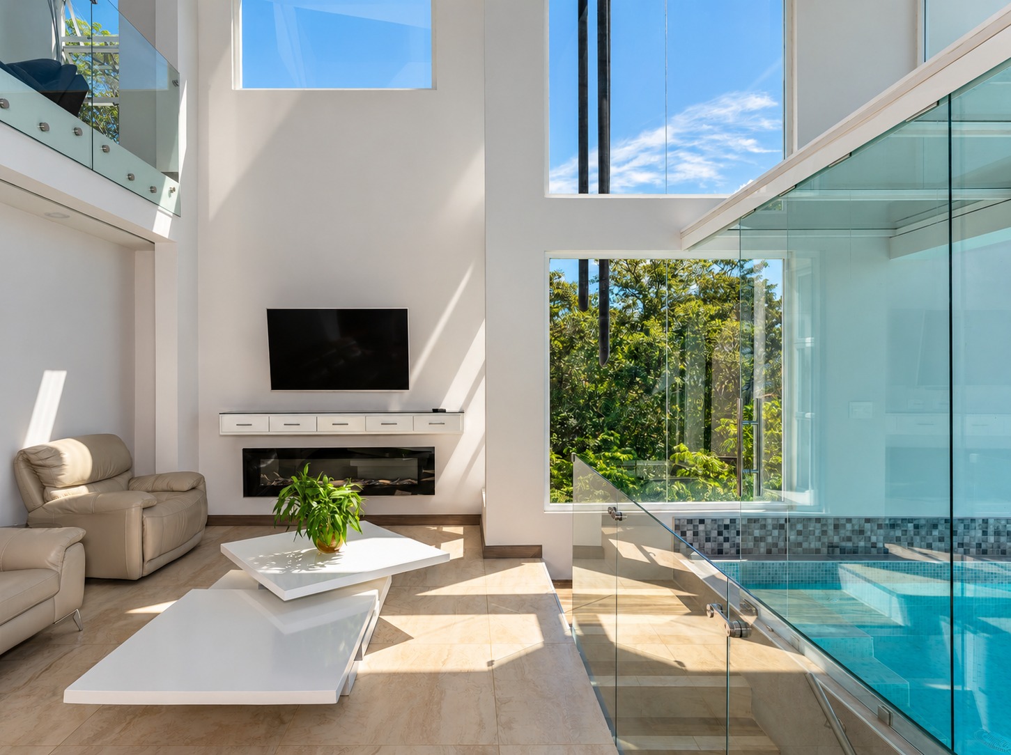 Sala, comedor y cocina — Miradora King Villa