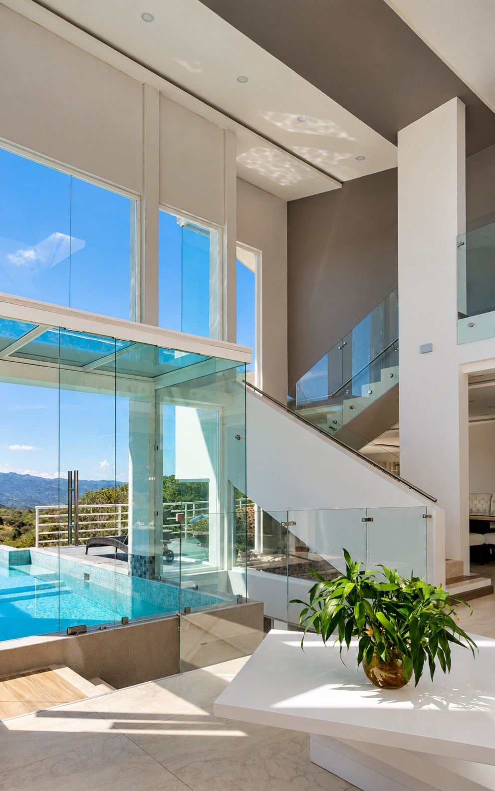 Sala, comedor y cocina — Miradora King Villa